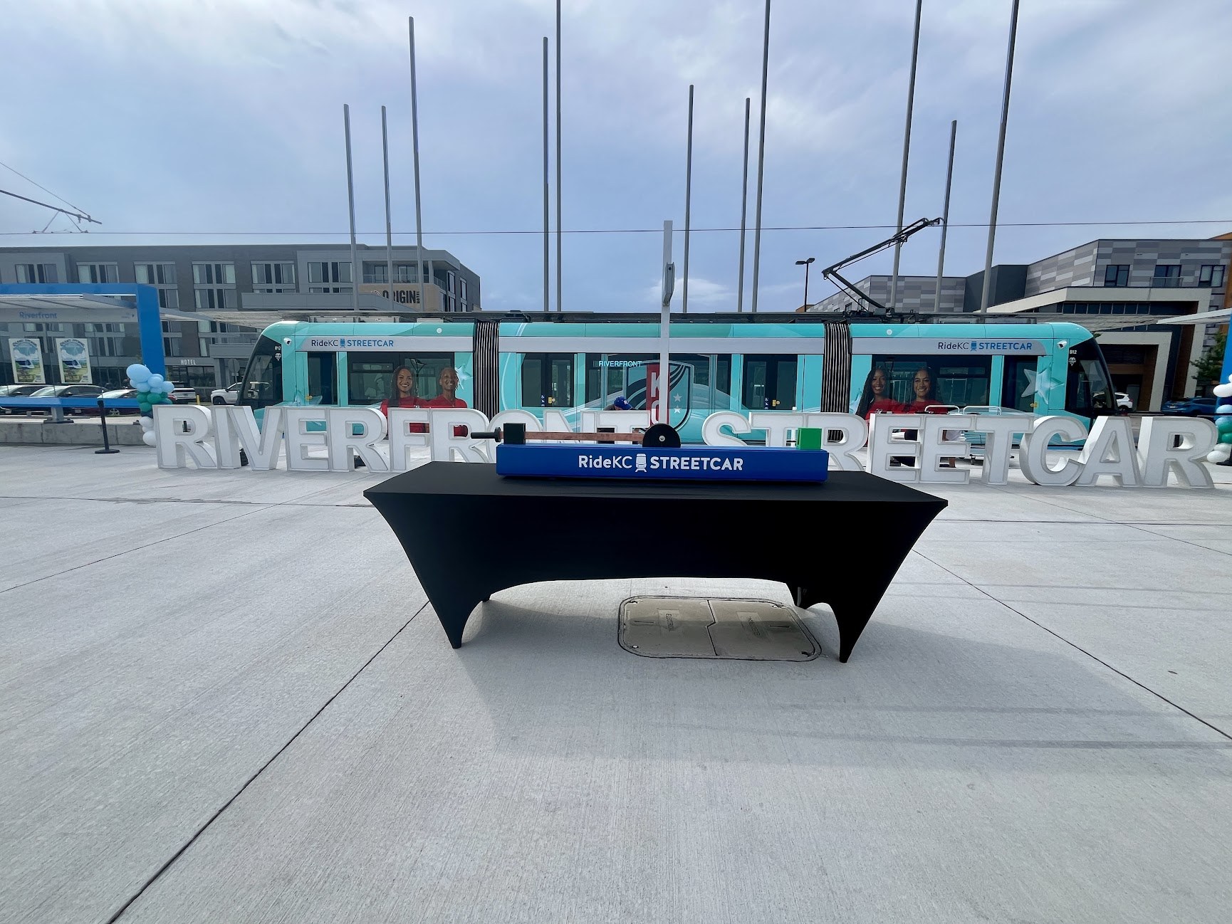 Display table in front of a streetcar
